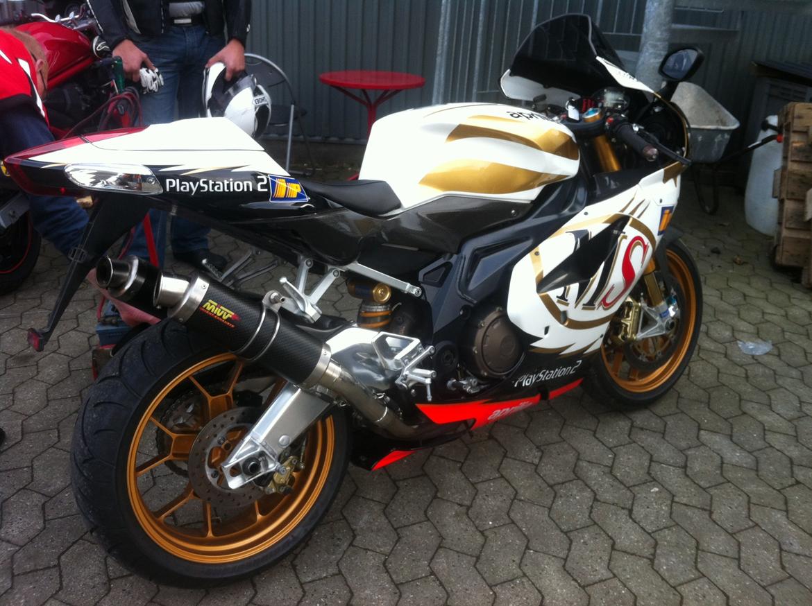 Aprilia RSV 1000 R Factory billede 7