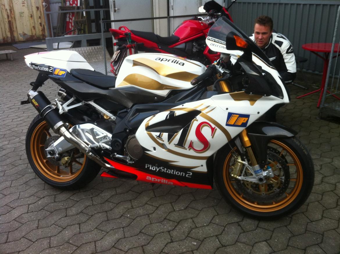 Aprilia RSV 1000 R Factory billede 10
