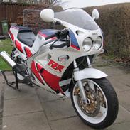 Yamaha FZR
