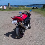 Yamaha r1