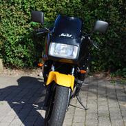 Yamaha FZ 750