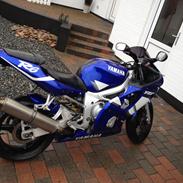 Yamaha R6