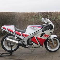 Yamaha FZR