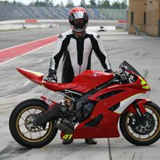 Yamaha YZF R6 banecykel