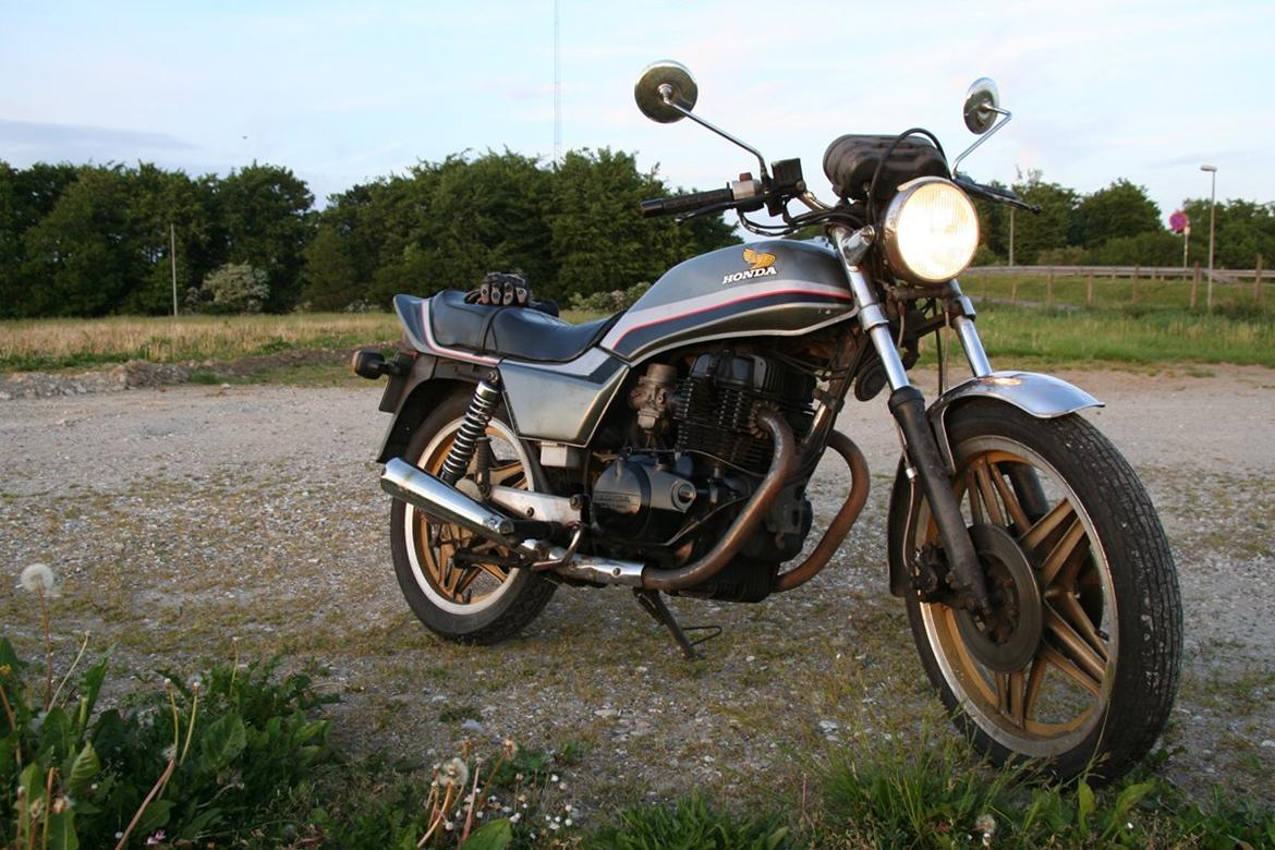 Honda CB 400 N Billeder af mcer Uploaded af René