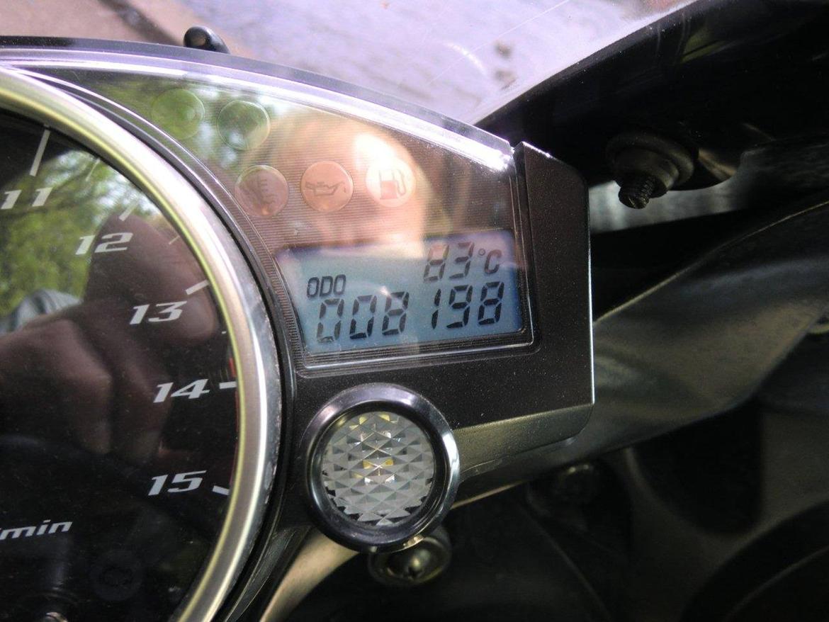 Yamaha YZF R1 - solgt :´-( - Det er KUN i udlandet men finder en MC fra '04 med 8000 på klokken !!! billede 9