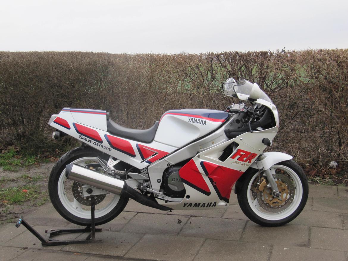 Yamaha FZR billede 1