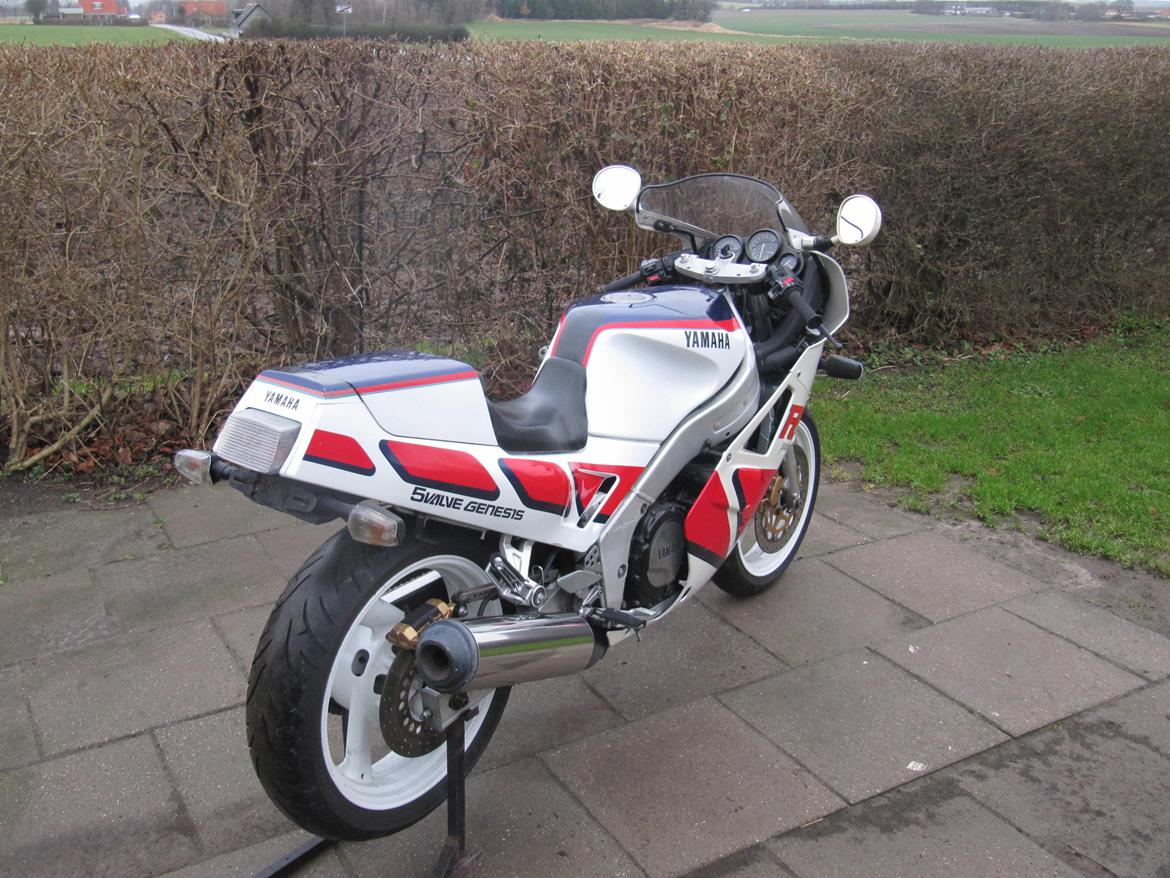 Yamaha FZR billede 2