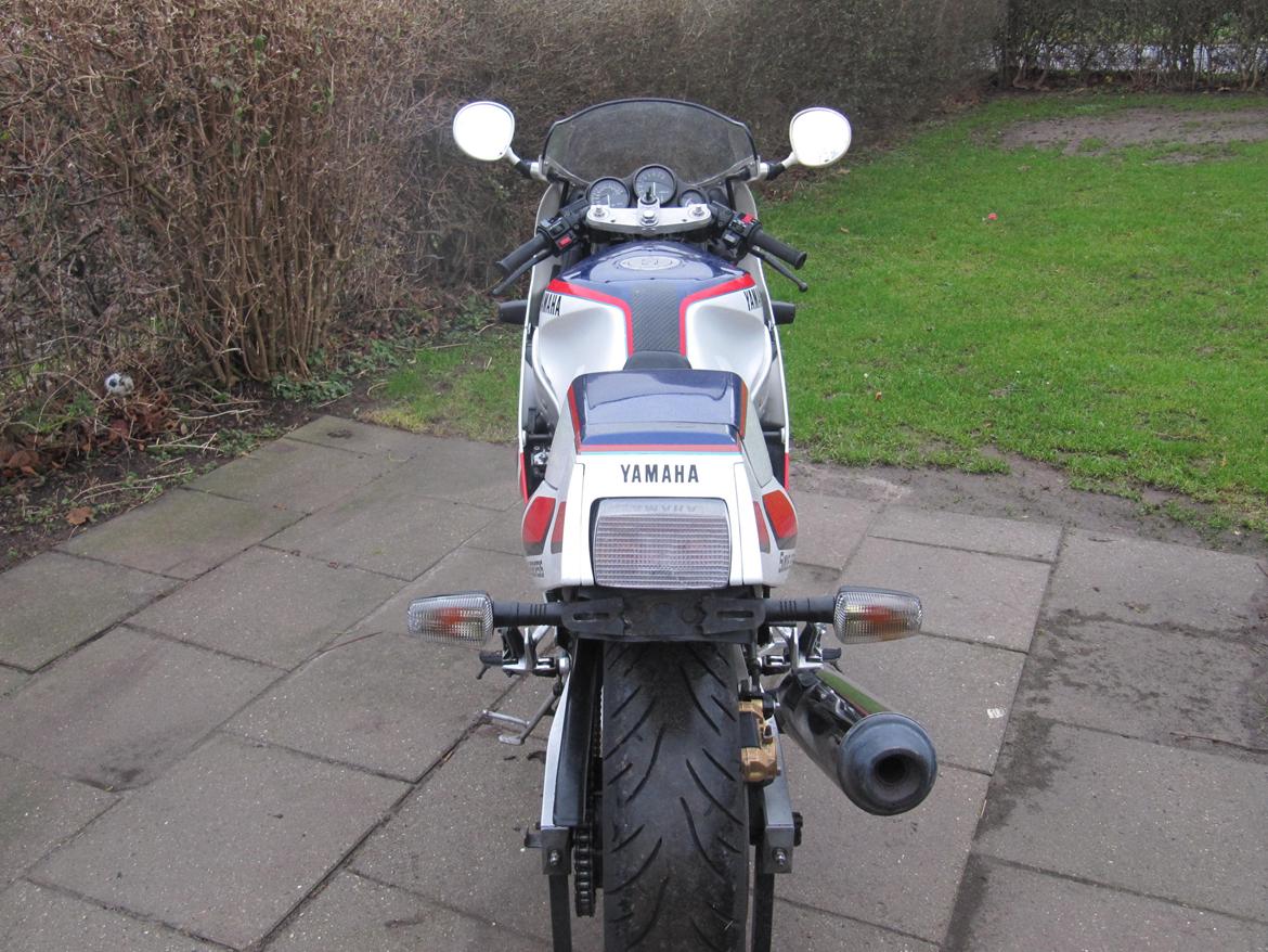 Yamaha FZR billede 3