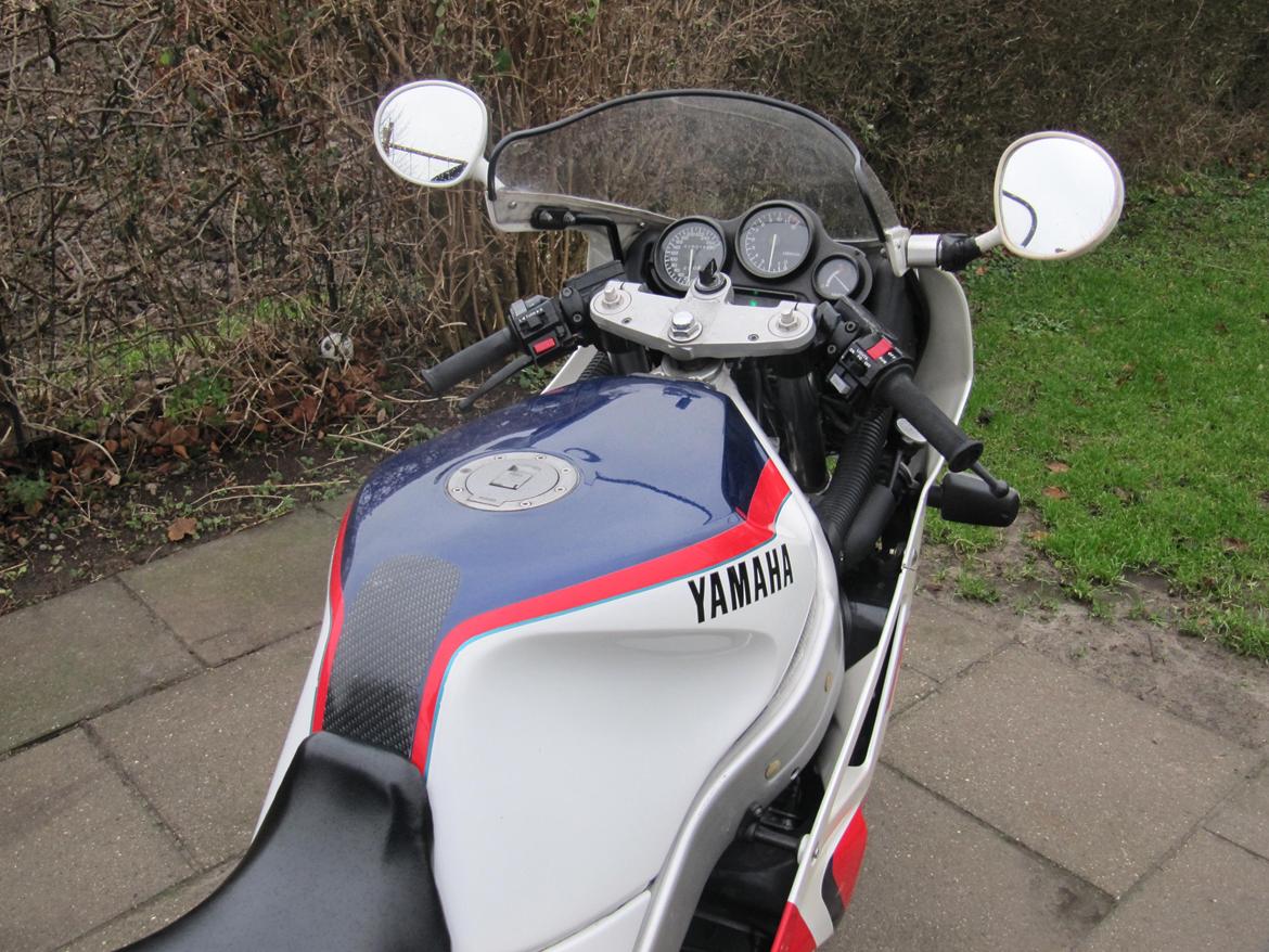 Yamaha FZR billede 5