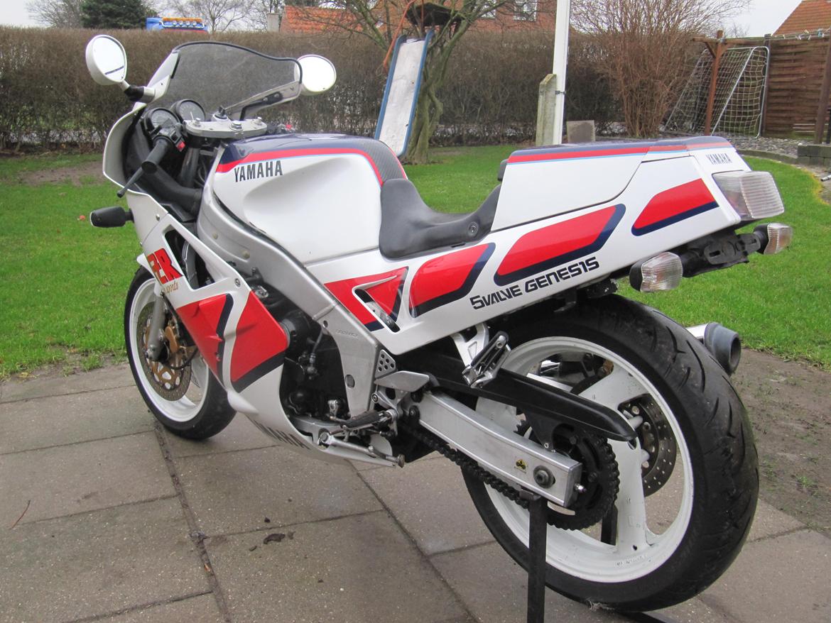 Yamaha FZR billede 6