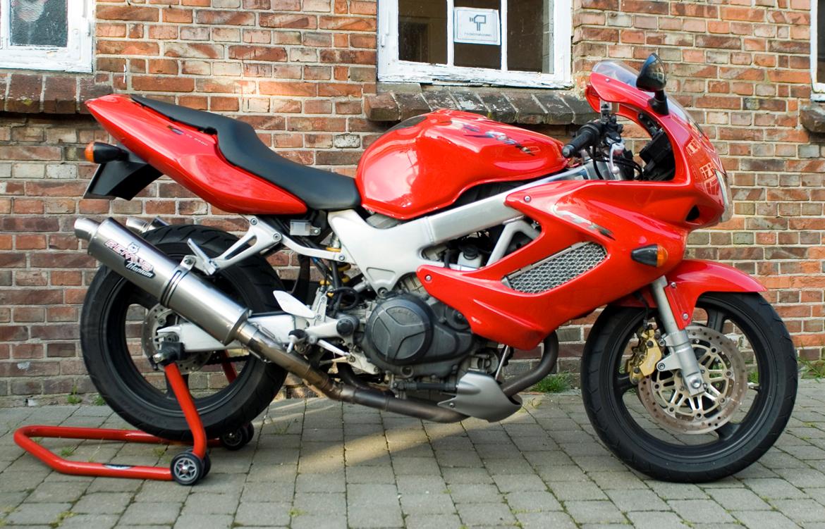 Honda VTR 1000 Firestorm --solgt-- billede 2