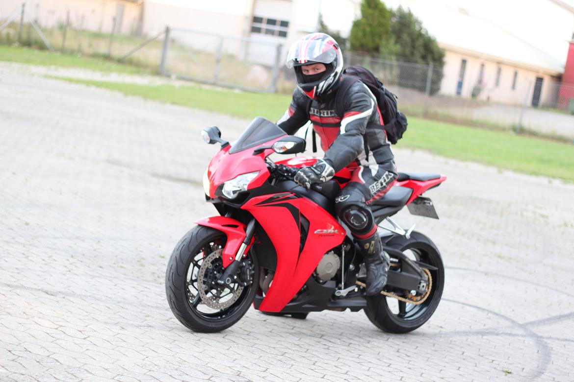 Honda CBR1000RR - Fireblade + pilot! billede 2