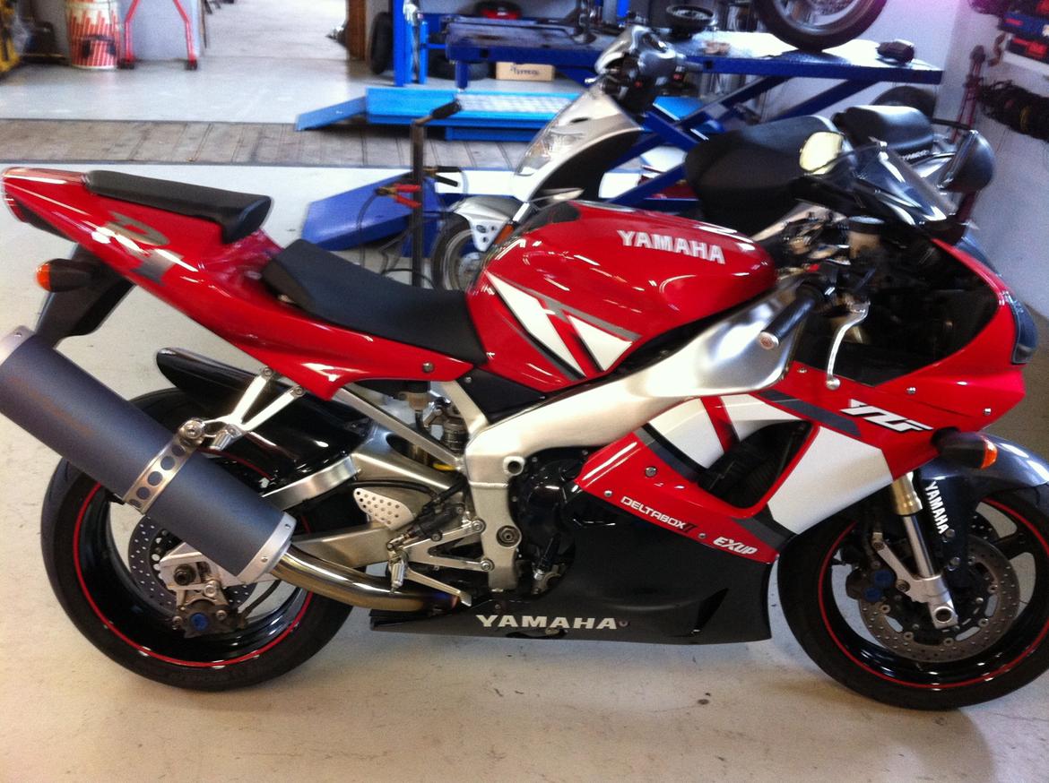 Yamaha Yzf R1 billede 1