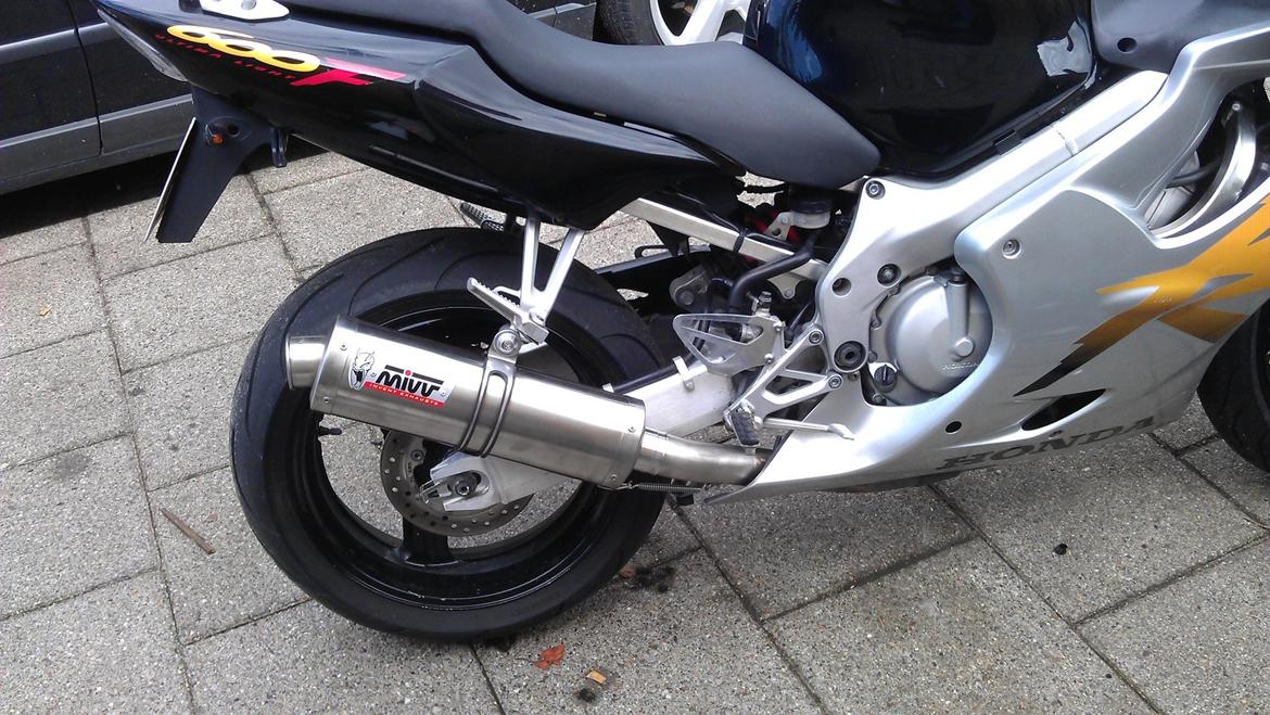 Honda CBR 600 F4 - så kom det nye udstødning hjem,kanon lyd og bedre optræk :) billede 5