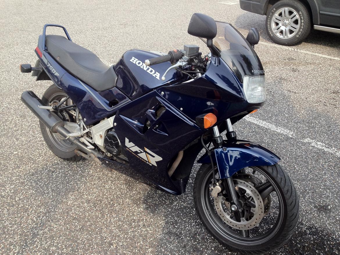 Honda VFR 750F - Lige købt, og på vej hjem dyret.   billede 5