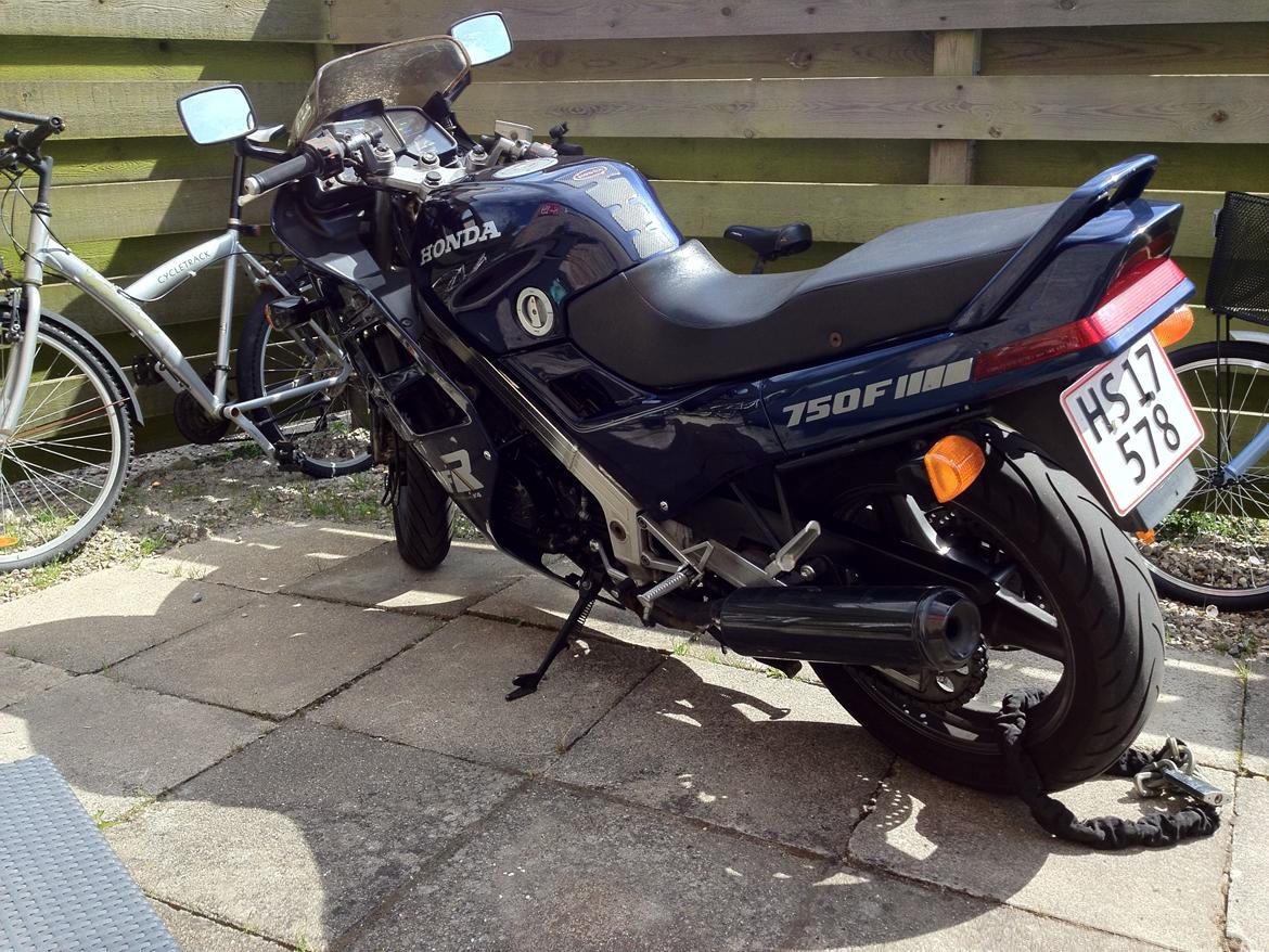 Honda VFR 750F billede 10