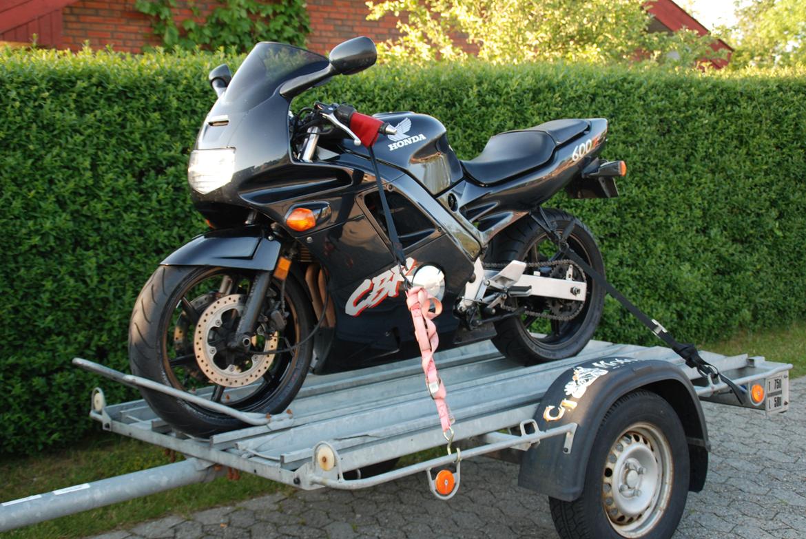 Honda CBR 600 F2 (Solgt) - Lige hentet Honda'en hjem.
Billede taget d. 19-06-2012 billede 20