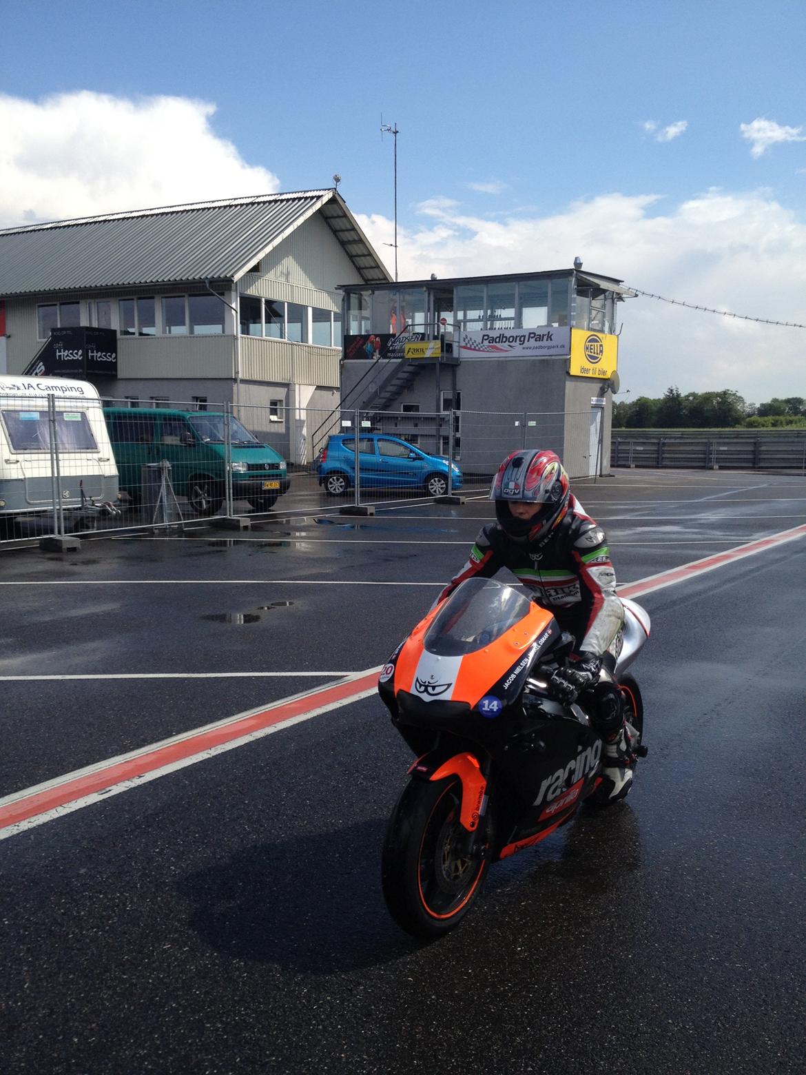 Aprilia RS 250 Replica - The pitlane billede 15