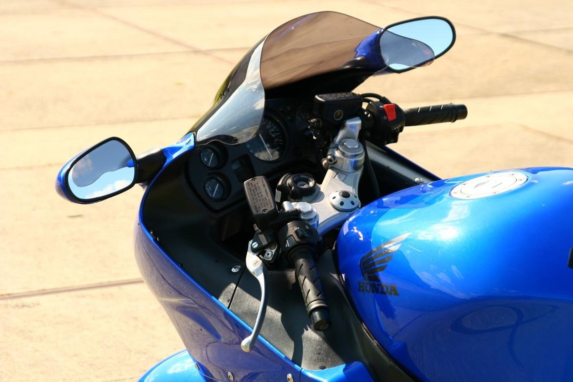 Honda CBR 1100 XX Super Blackbird SOLGT billede 3