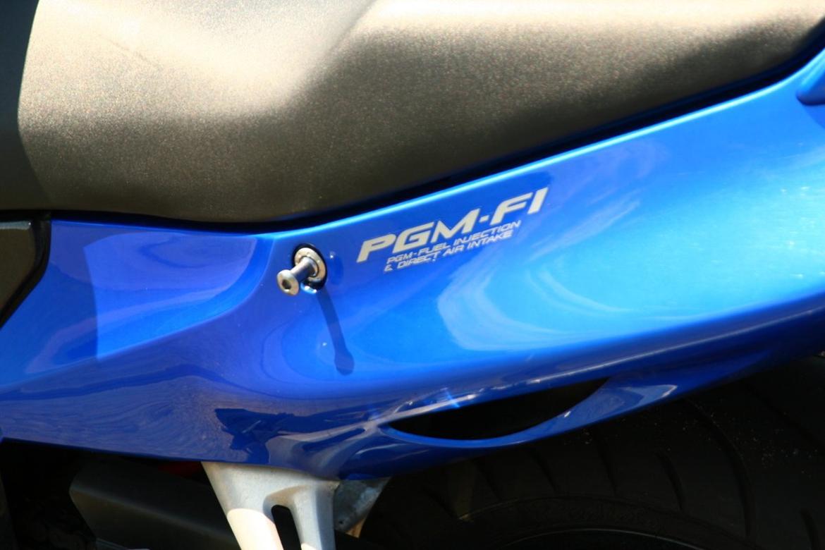 Honda CBR 1100 XX Super Blackbird SOLGT billede 4