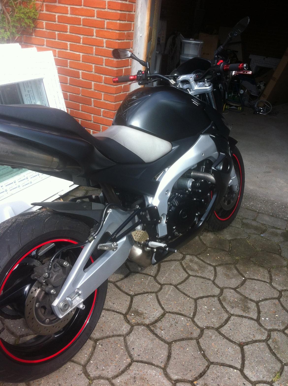 Suzuki GSR 600 billede 1