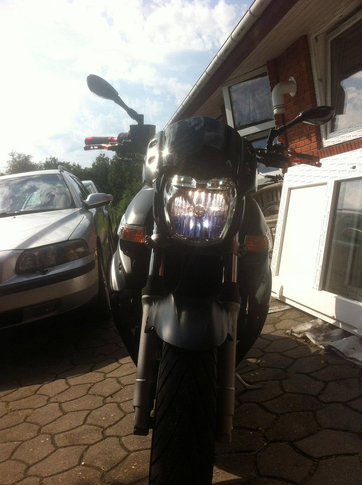 Suzuki GSR 600 billede 2