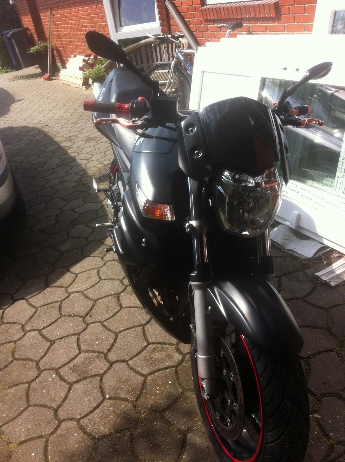 Suzuki GSR 600 billede 6