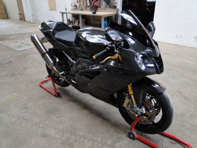 Aprilia RSV FACTORY NERA billede 4