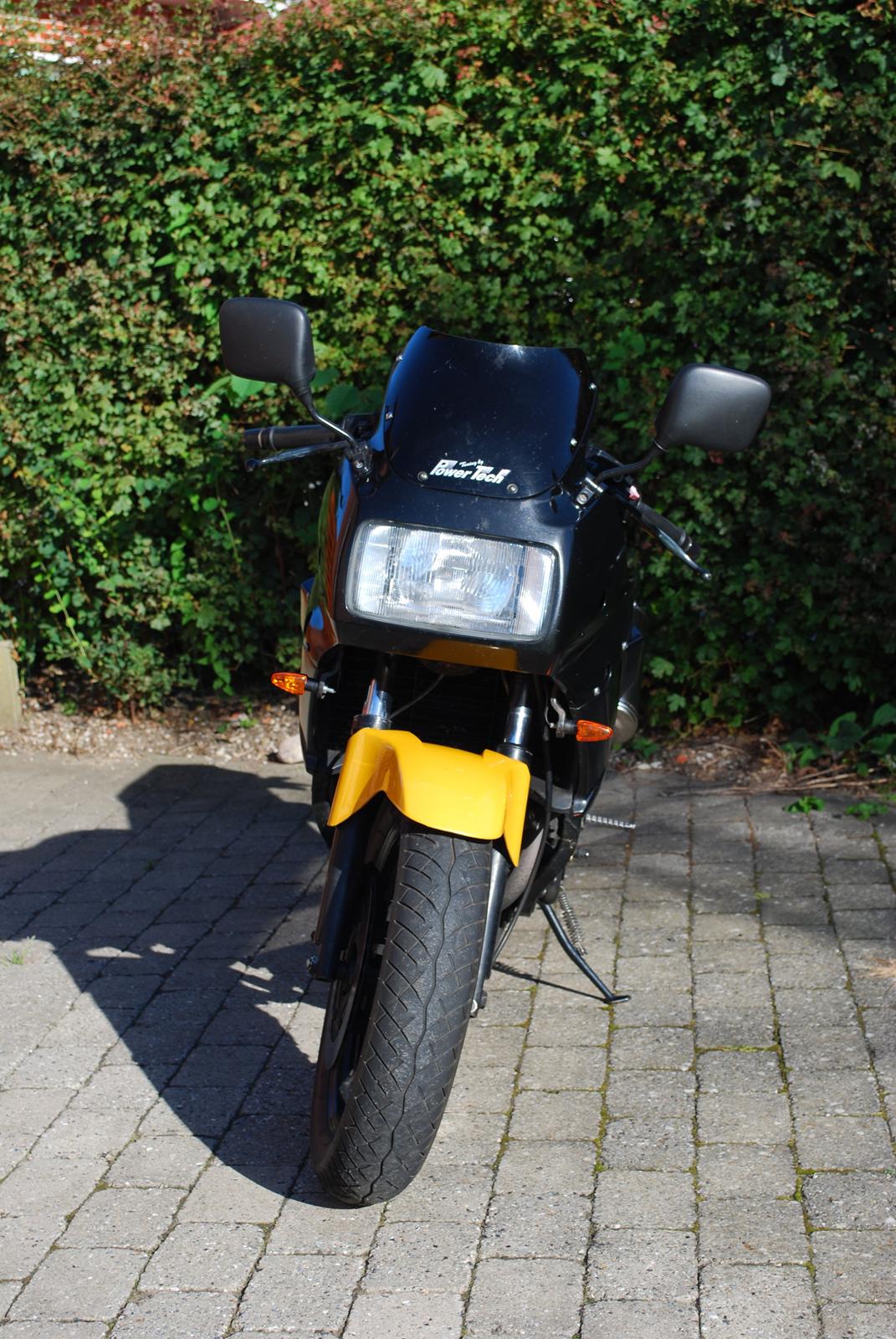 Yamaha FZ 750 billede 2