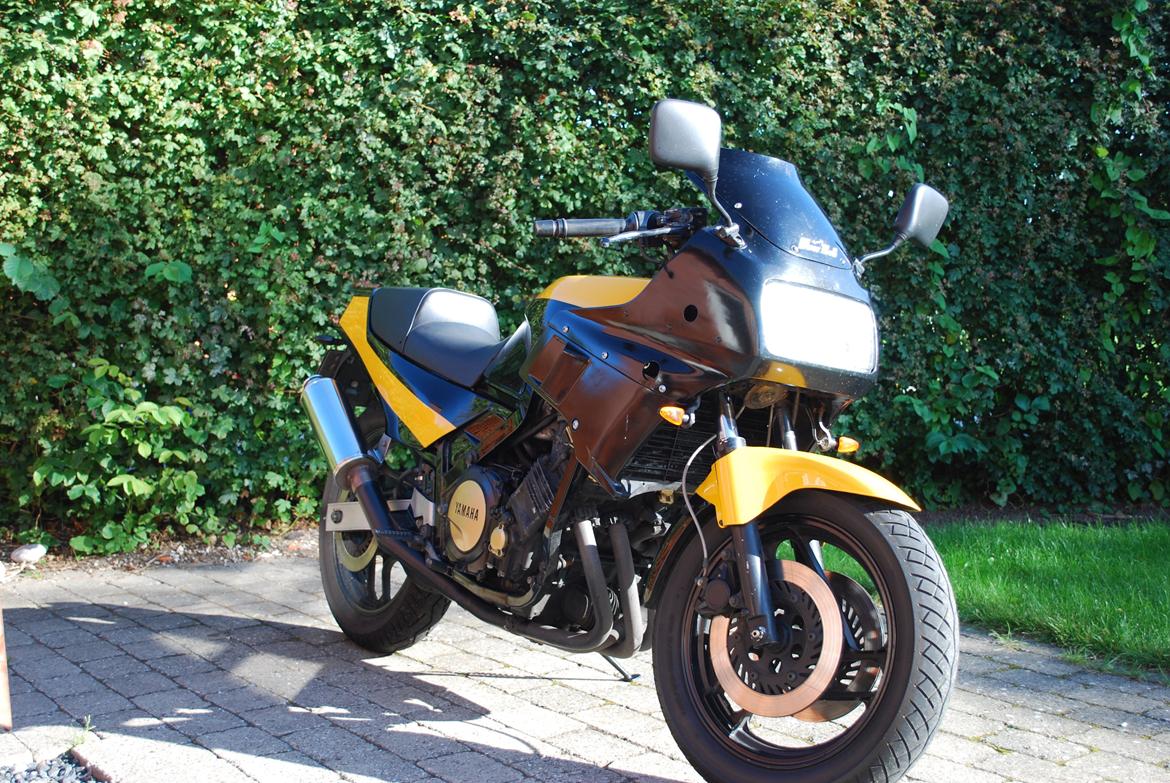 Yamaha FZ 750 billede 3