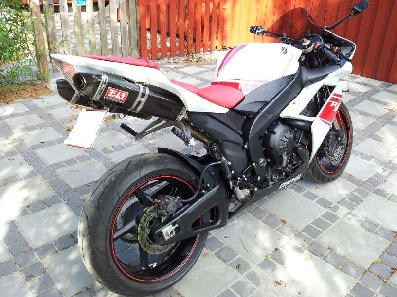 Yamaha R1 billede 1