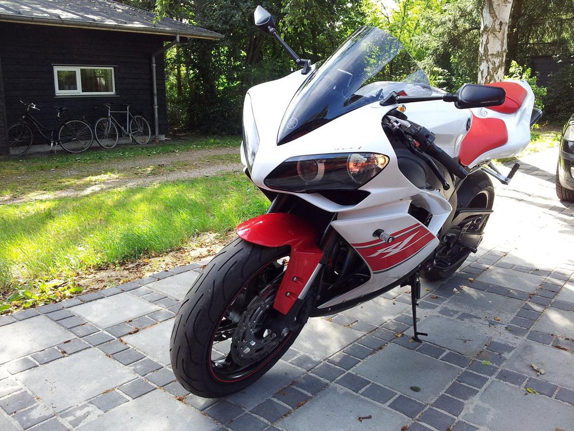 Yamaha R1 billede 6