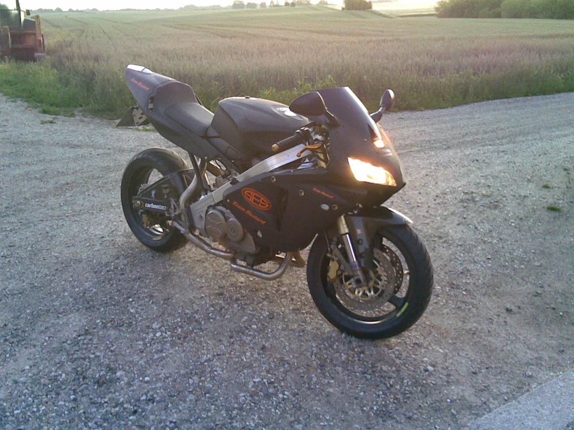 Honda vfr 7750 rc 24 billede 2