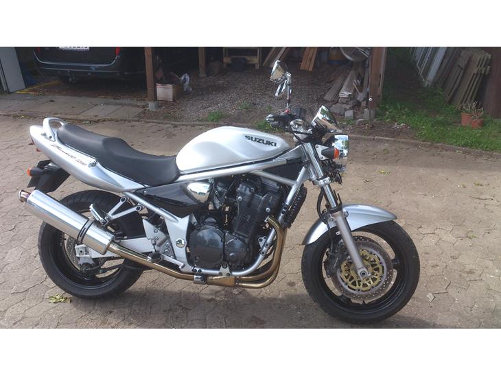 {{currentPhoto.altText}} billede {{currentPhoto.number}}