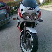 Yamaha fzr600