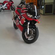 Yamaha R6