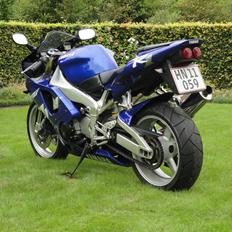 Yamaha R1