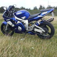 Yamaha R6