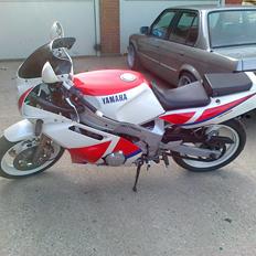 Yamaha fzr600