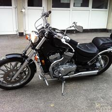Suzuki Intruder VS 700