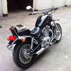 Suzuki Intruder VS 700