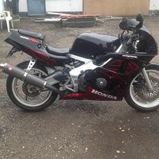 Honda CBR 400 RR NC29