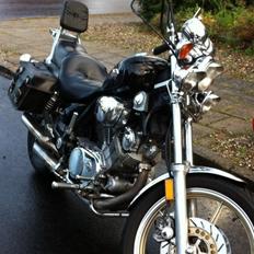 Yamaha XV 700 Virago