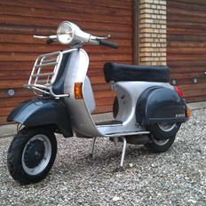 Piaggio Vespa P200E