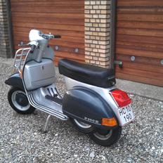 Piaggio Vespa P200E