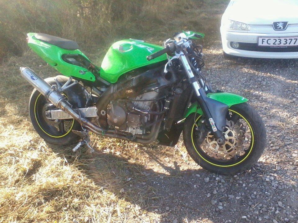 Kawasaki ZX9R billede 8