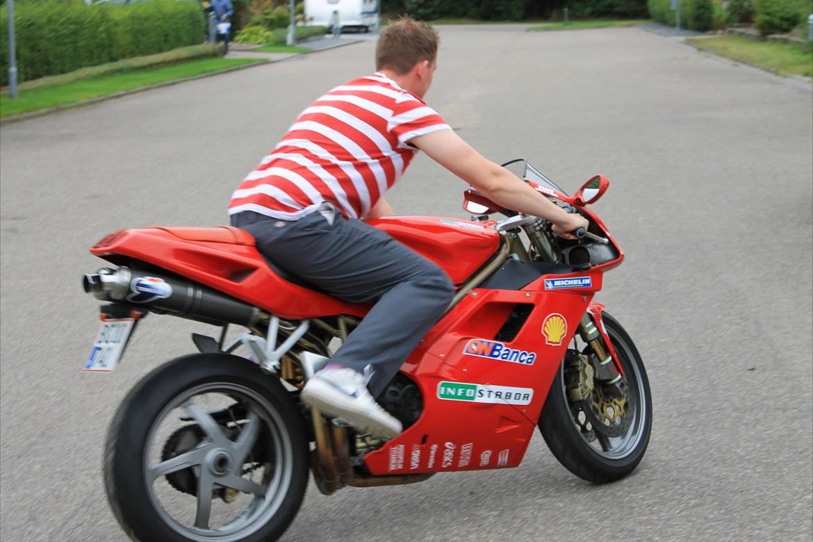 Ducati 996 Biposto - mangler lige en blå hue så er det find holger ;-) billede 11