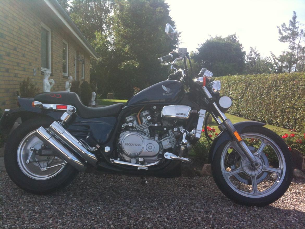 Honda Super Magna billede 1