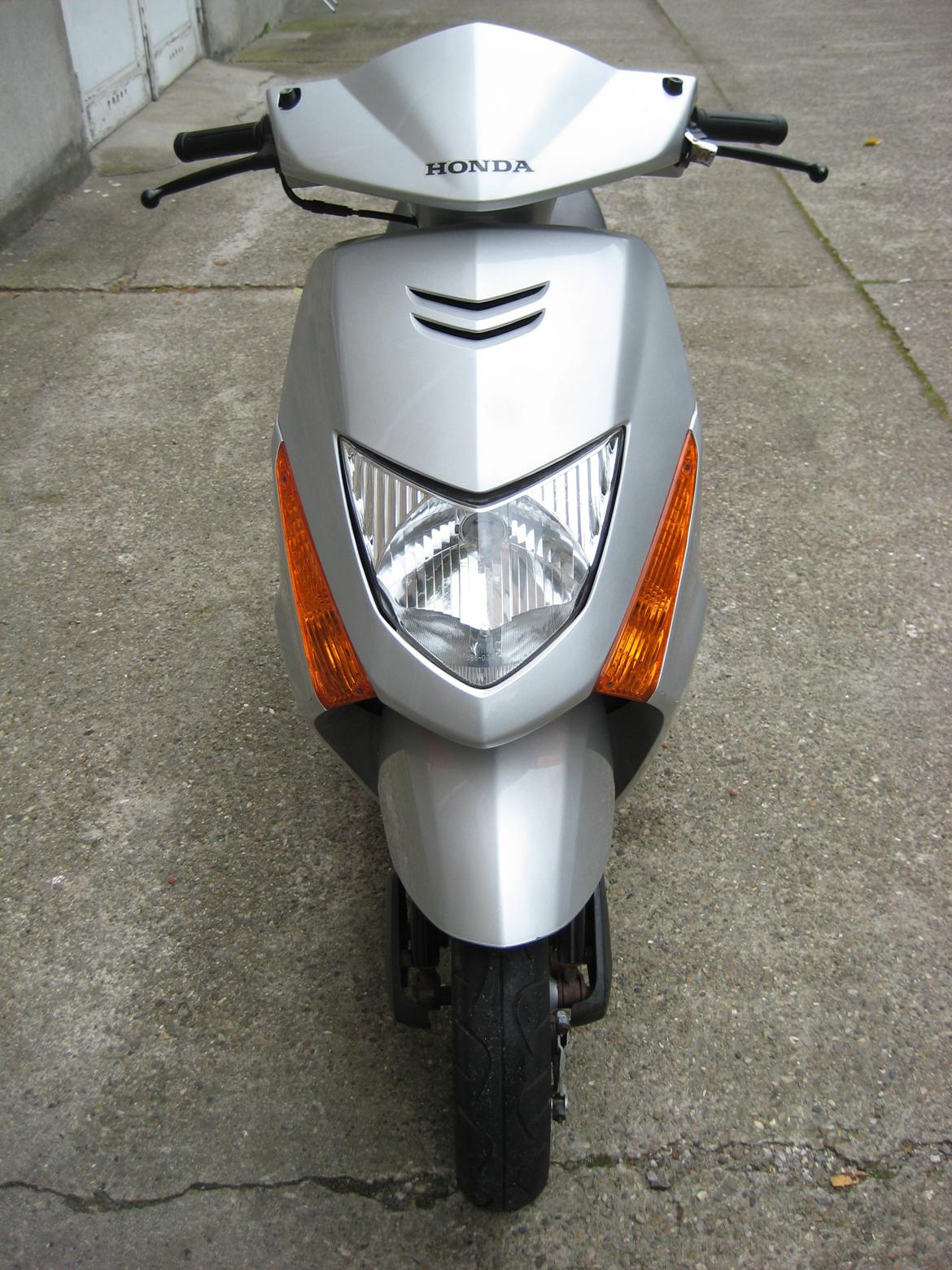 Honda SCV 100 Lead billede 3